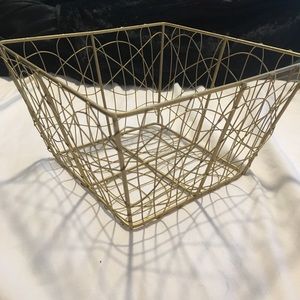 Gold wire basket 🎁